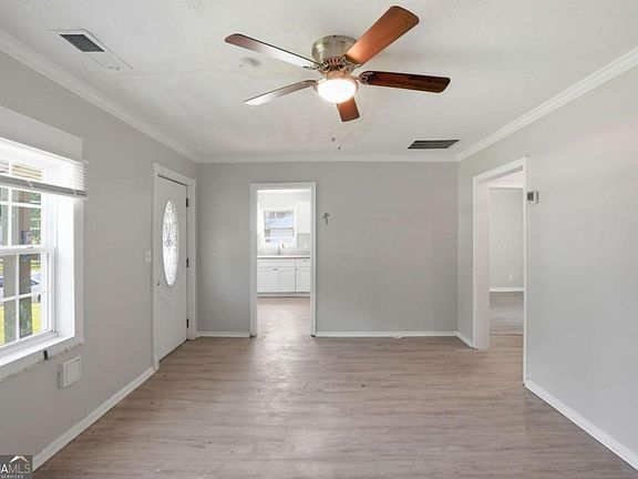 4th image of 3033 Washington Rd