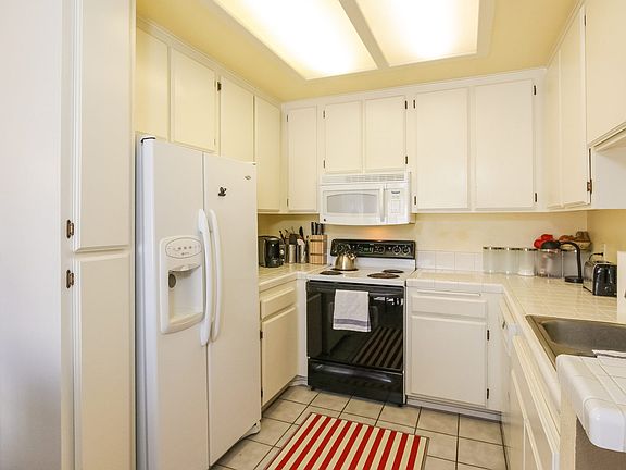 2nd image of 1453 Essex St Unit 6