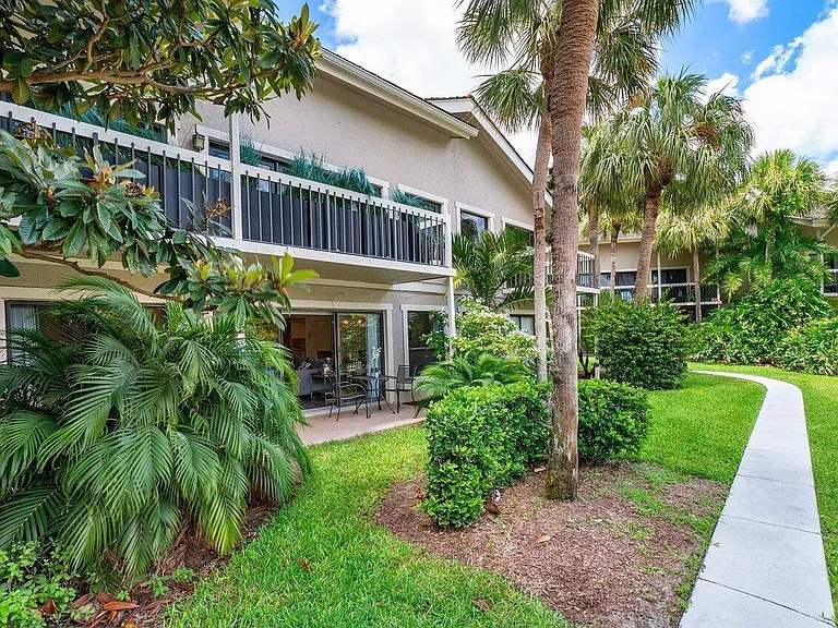 11863 Wimbledon Cir #433 — Photo 35