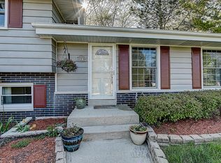 5771 S 121st St, Hales Corners, WI 53130