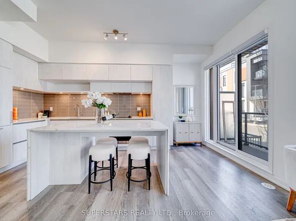 5 Steckley House Ln #705, Richmond Hill, ON L4S 0N2