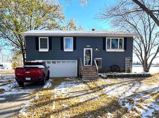 204 Sunset Cir, Emmetsburg, IA 50536