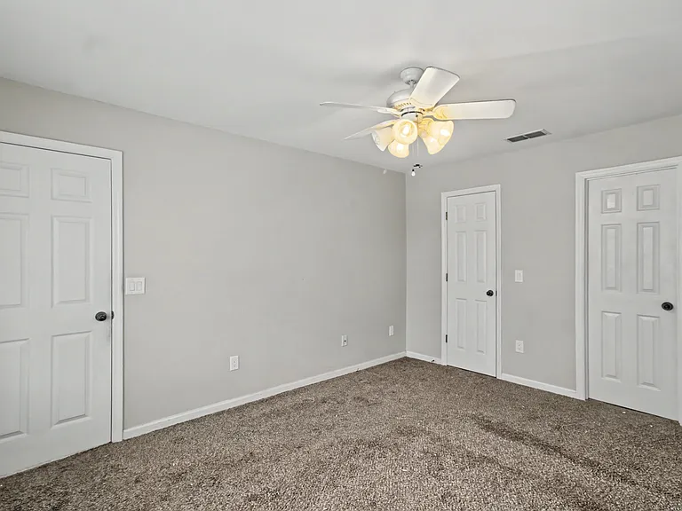404 Clairemore Cir — Photo 15