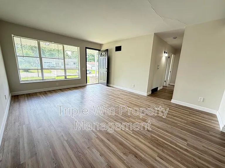 2257 Luxmore Dr — Photo 9