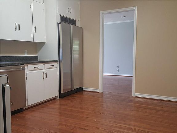 5th image of 613 Westwood Ave
