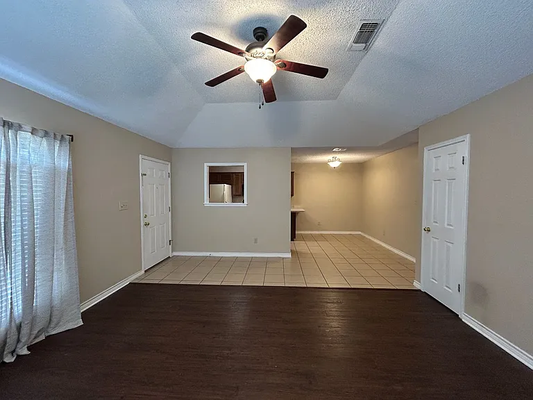 1642 W County Line Rd — Photo 6