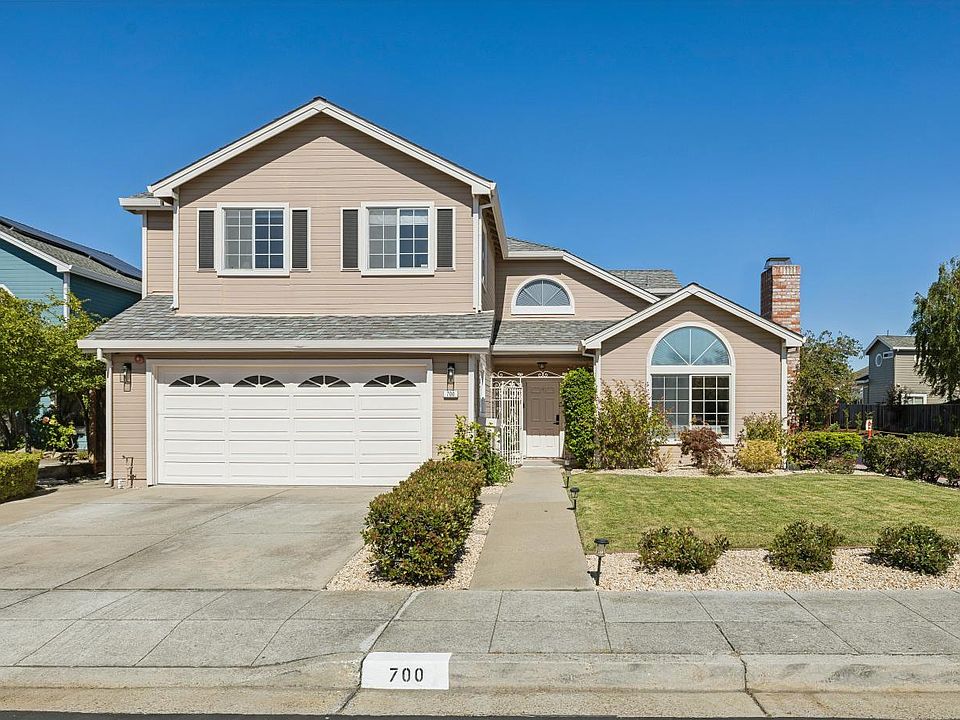 1st image of 700 Bahama Ln