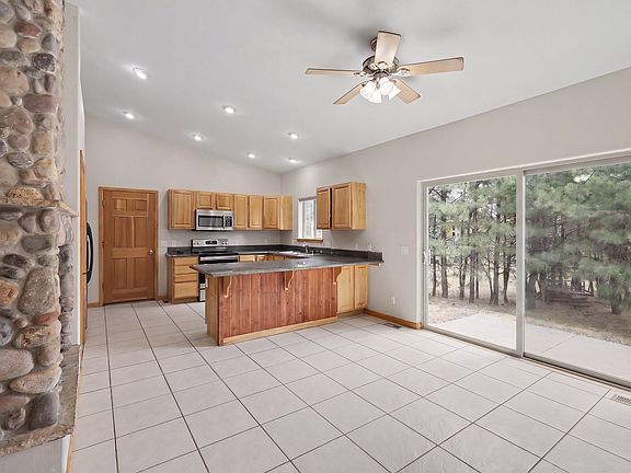 5th image of 27 Ebony Ct