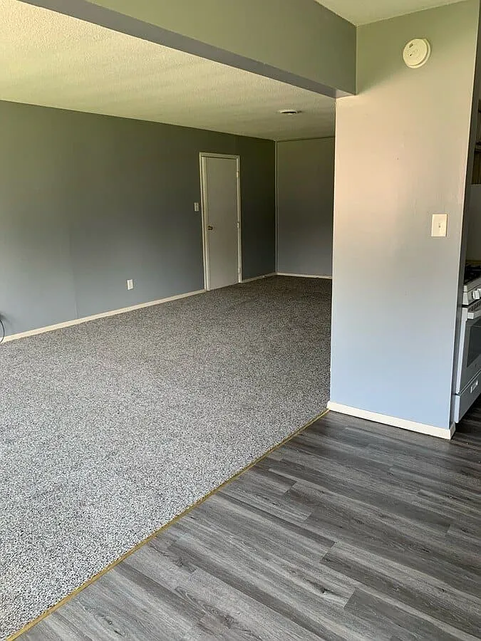 Royal Park Apartments — Photo 4