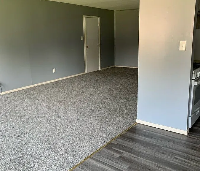Royal Park Apartments — Photo 4