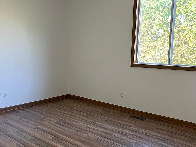 128 Ainslie Dr — Photo 15