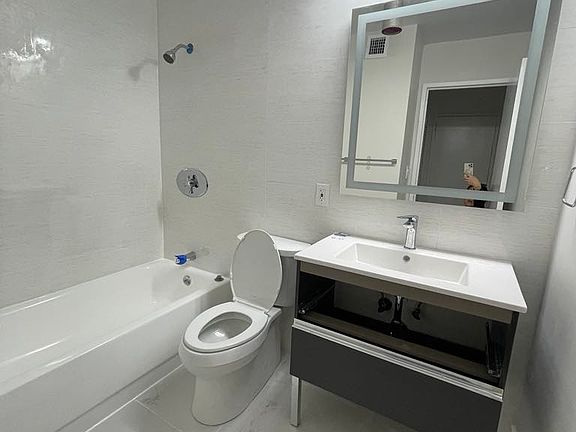 5th image of 77 Pond Ave APT 608