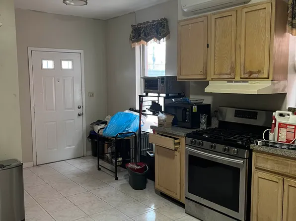 863 East 49th Street image 9 of 33