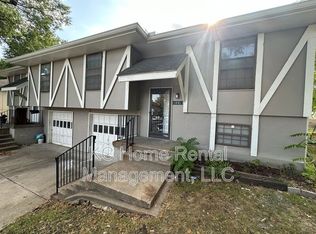 1441 E Haven Ln, Olathe, KS 66062