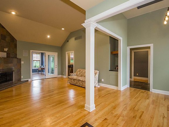3rd image of 171 Shady Oaks Dr