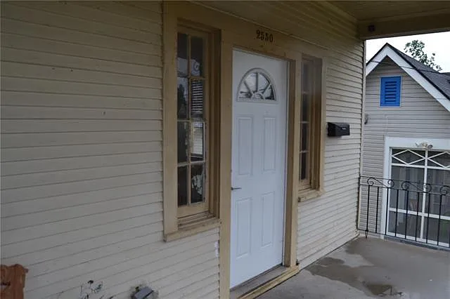 2 bed, 1.0 bath, 900 sqft, $1,350 — Photo 2