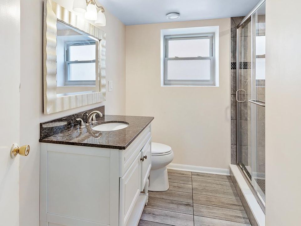 1st image of 625 N Yale Ave #3