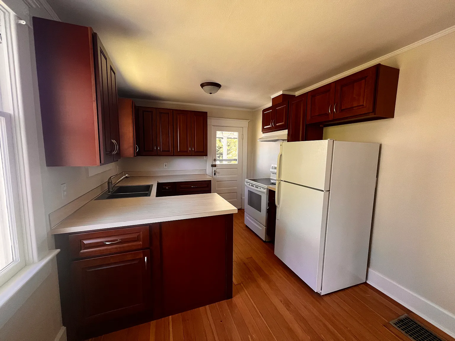 1 bed, 938 sqft, $1,850 — Photo 3