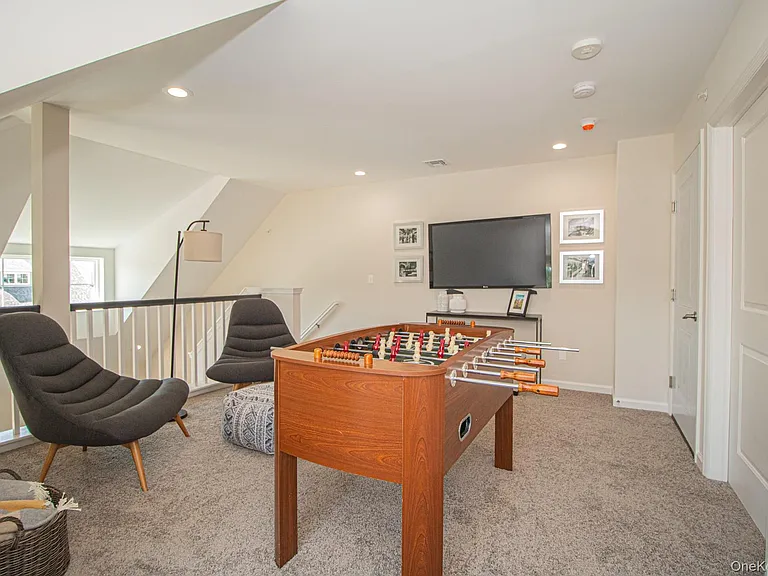 208 Ashley Ct — Photo 20
