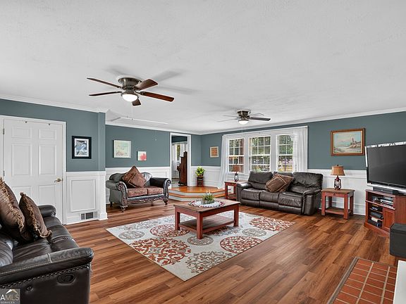 5th image of 1042 Carl Bramlett Rd