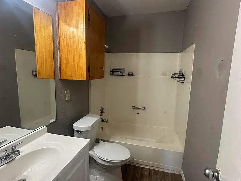3202 Avenue S — Photo 8