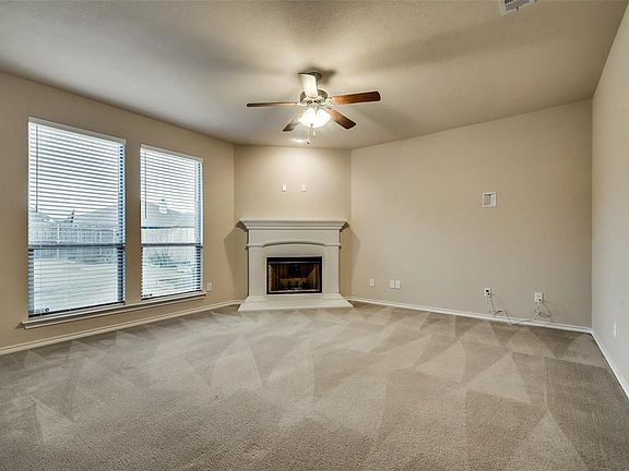 4th image of 1521 Grey Willow Ln