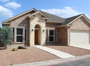 122 N Sutton Pl, Uvalde, TX 78801