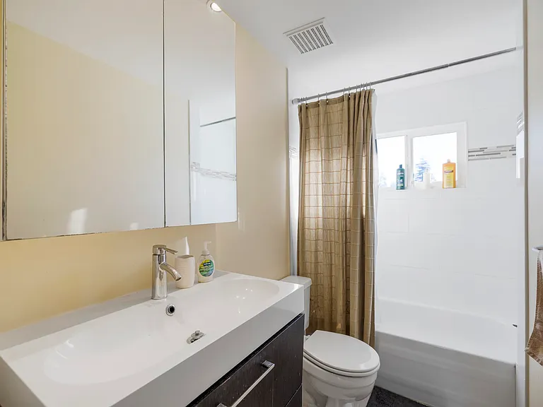 538 W 25th St — Photo 13