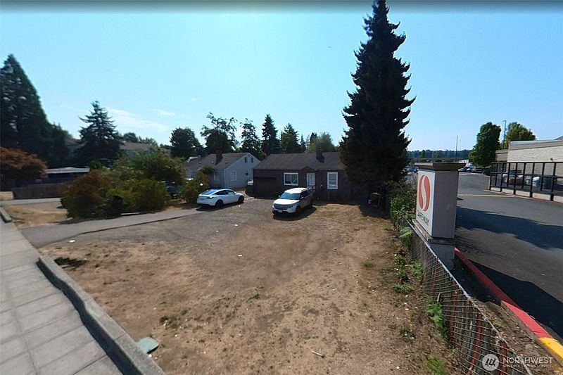 4th image of 7009 NE 181st Street