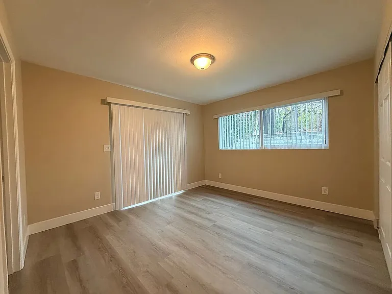 1550 N Pershing Ave — Photo 5