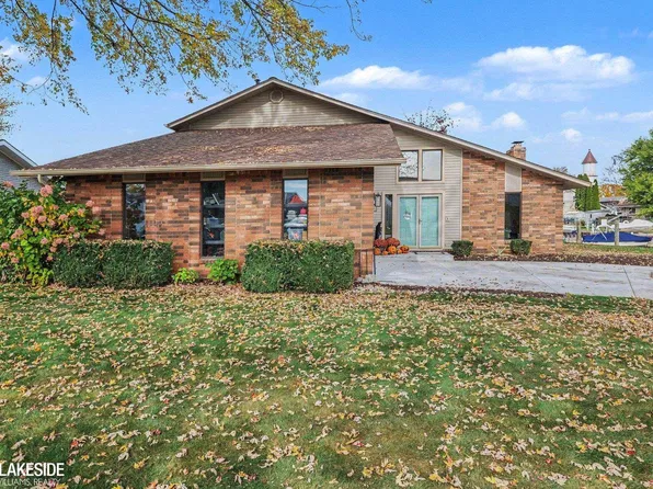 7244 Riverside Dr, Algonac, MI 48001