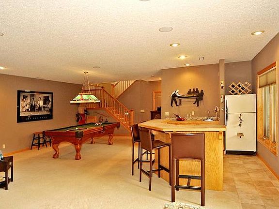 Family room with wet bar