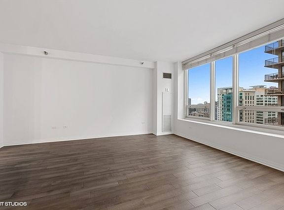 5th image of 33 W Ontario St APT 23H