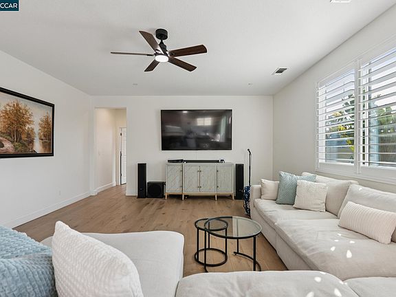 4th image of 1226 Sierra Trail Rd