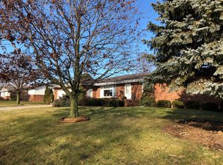 806 W High St, Roanoke, IL