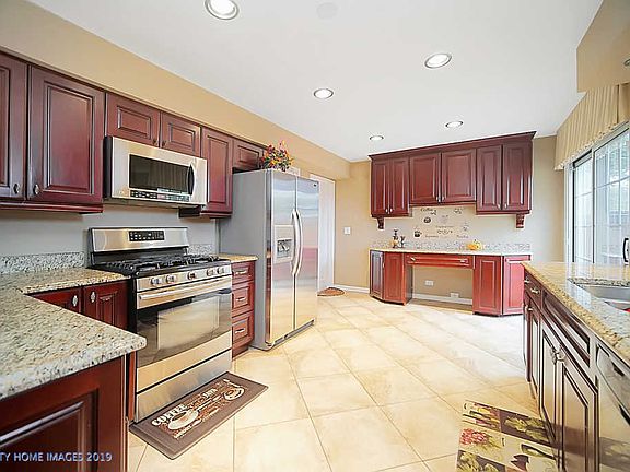 2nd image of 2040 N Evergreen Ave