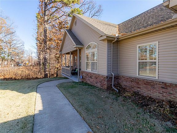 2nd image of 47 Buckingham Dr