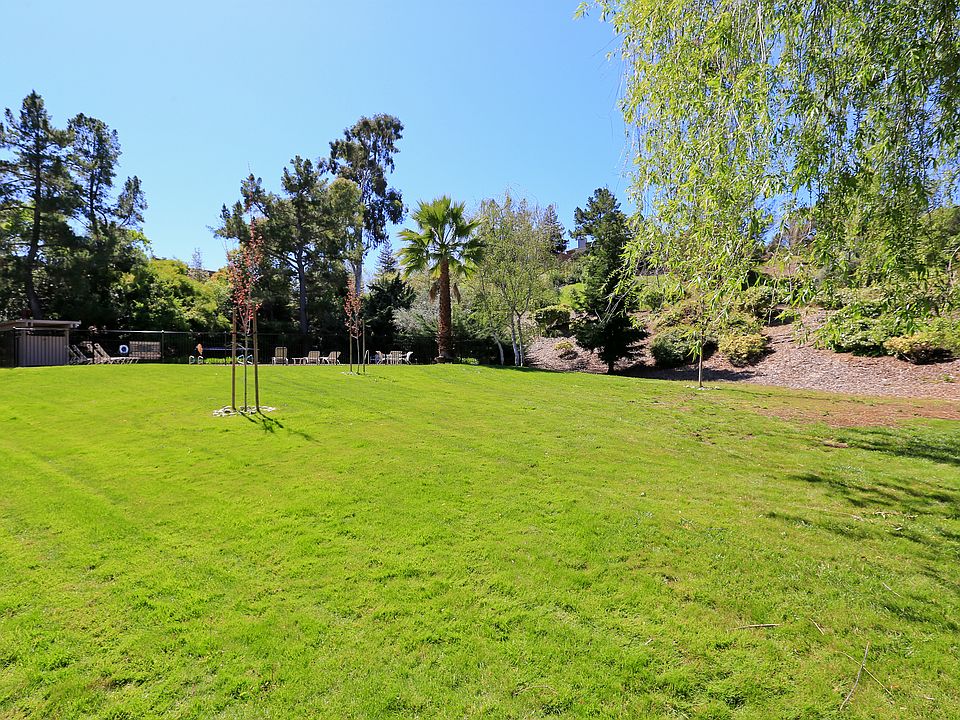 1st image of 135 El Olivar