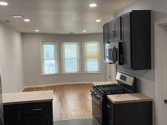 3rd image of 250 Grote St APT 2