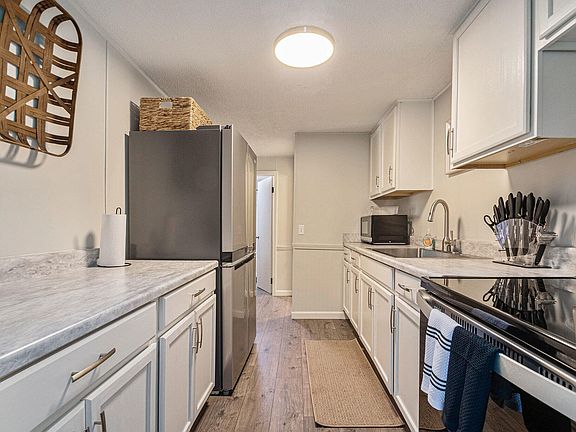 5th image of 5166 Washington Ave