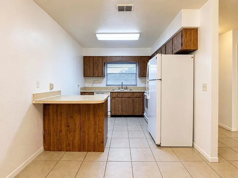 1029 Jacks St — Photo 5