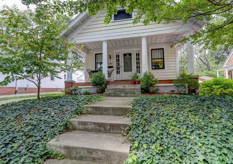 Front of w/covered porch