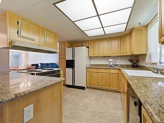 4th image of 17807 Harper Rd