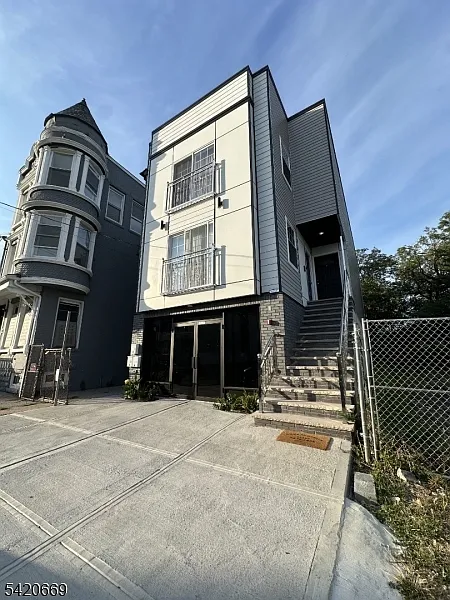 420 S 18Th St photo 1