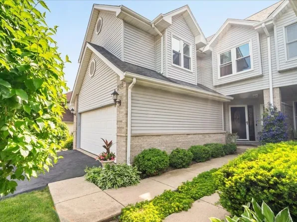 905 Thornwood Ct, Saint Charles, IL 60174