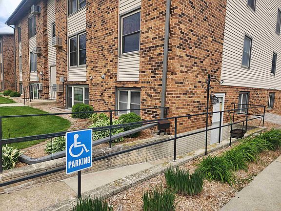 2nd image of 508 Commercial St APT B
