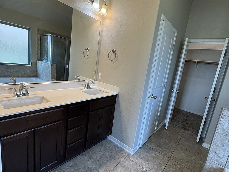 5611 Markham Dr — Photo 20