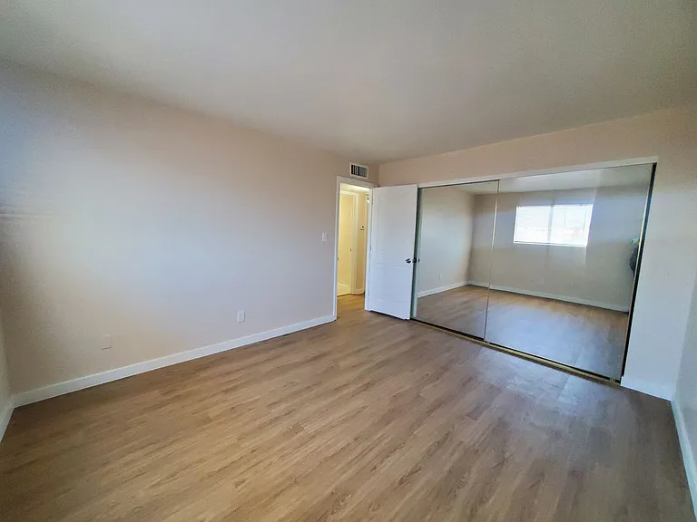 Mountain View Condos — Photo 18