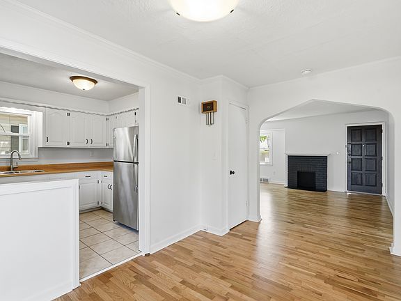 5th image of 2208 W 48th St