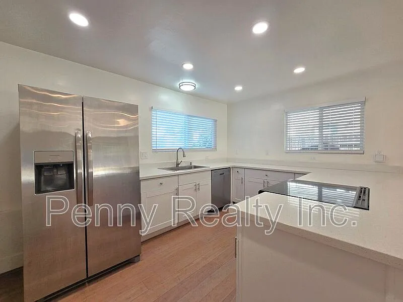 4 bed, 2.0 bath, 1439 sqft, $3,750 — Photo 2